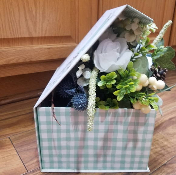 Trunk floral.  Let's stay home! (2 for $60) - Picture 4 of 5